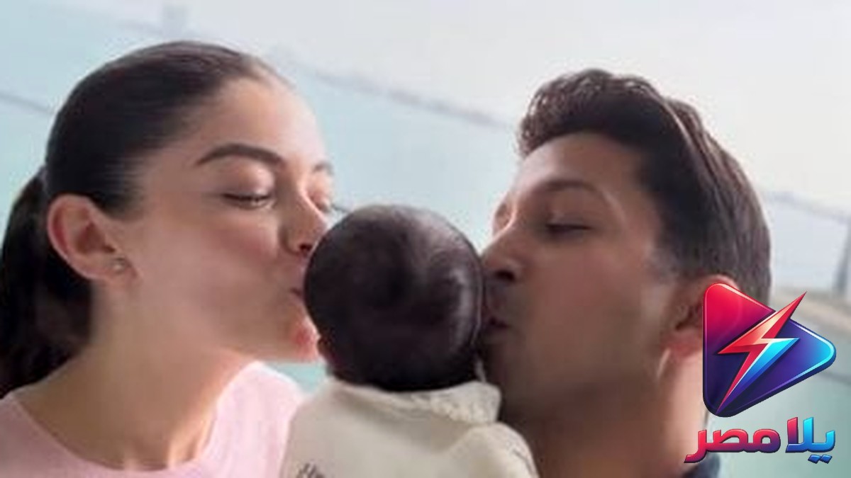 أحمد زاهر يعلن 'بقيت جدو رسمي' بعد استقبال ليلى زاهر وهشام جمال مولودتهما الأولى 'إيلا'